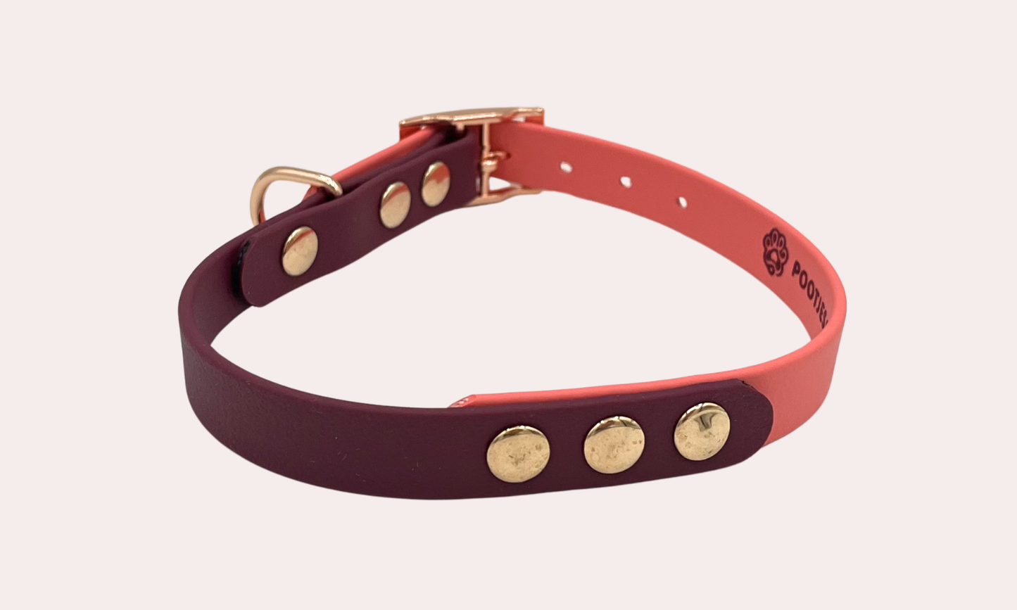 Honden halsband in de kleuren koraal roze en wijnrood.