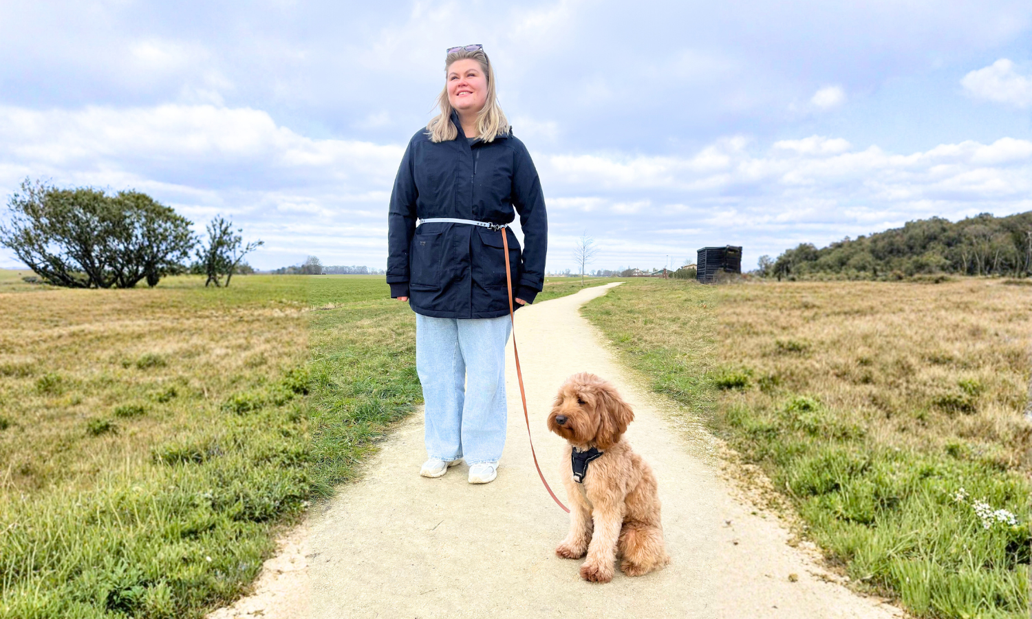 Vrouw met hond en handsfree hondenriem om de heupen