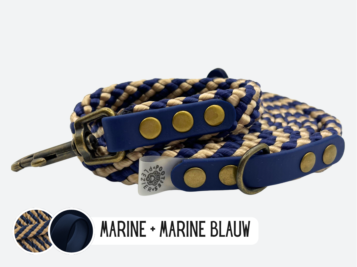 Hondenriem van touw in kleur marine met marineblauwe afwerking en donkere musketons.